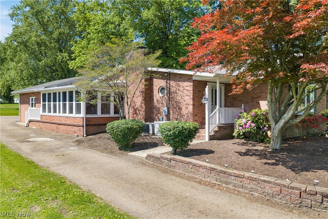 568 W Nimisila Road Akron OH 44319