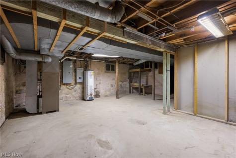 568 W Nimisila Road Akron OH 44319