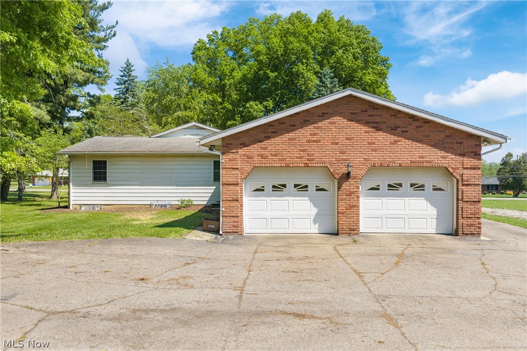 568 W Nimisila Road Akron OH 44319