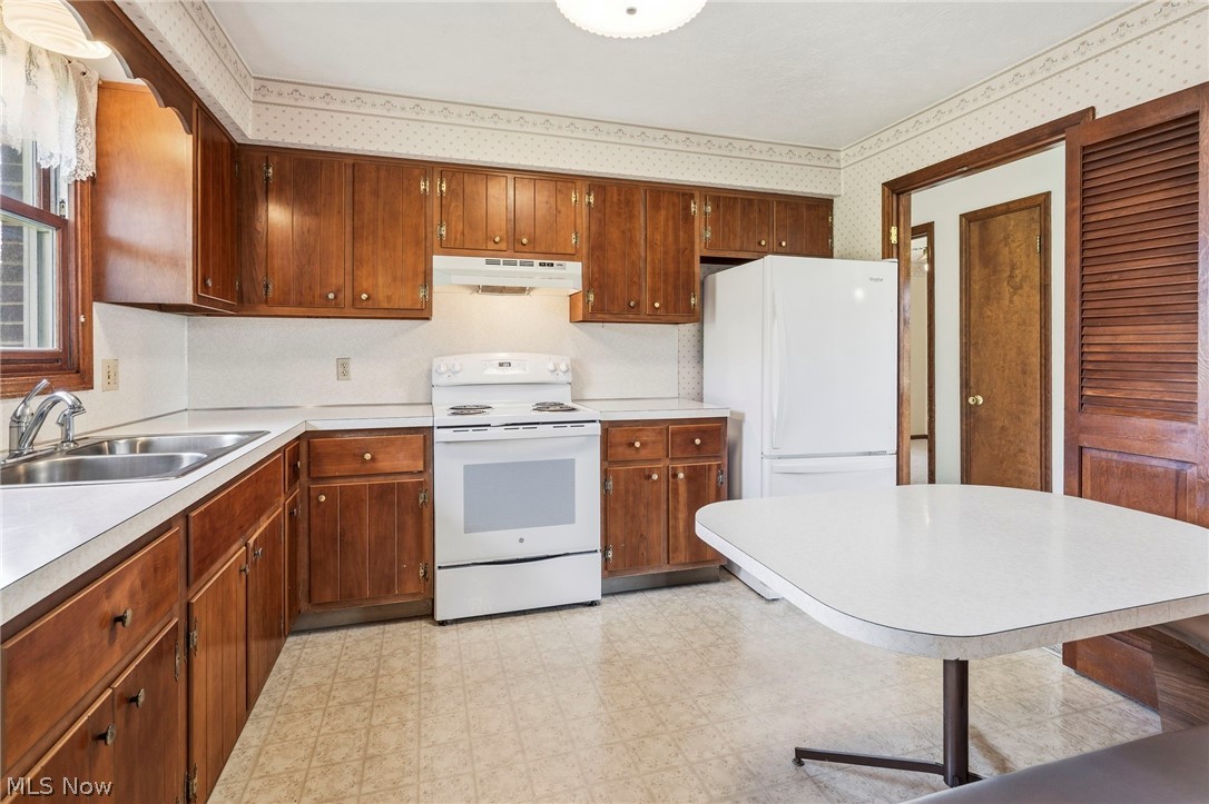 2430 Easton Street NE Canton OH 44721