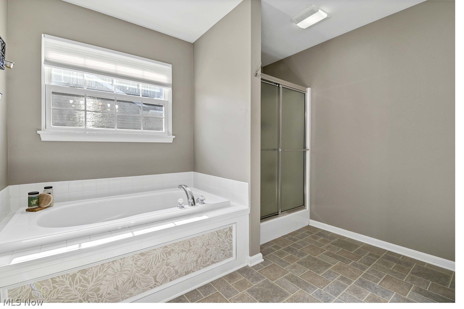 1687 Pine Drive Avon OH 44011