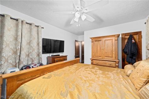 3569 Warren Road Cleveland OH 44111