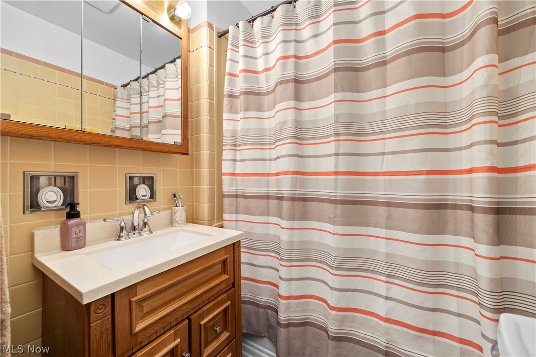 3569 Warren Road Cleveland OH 44111