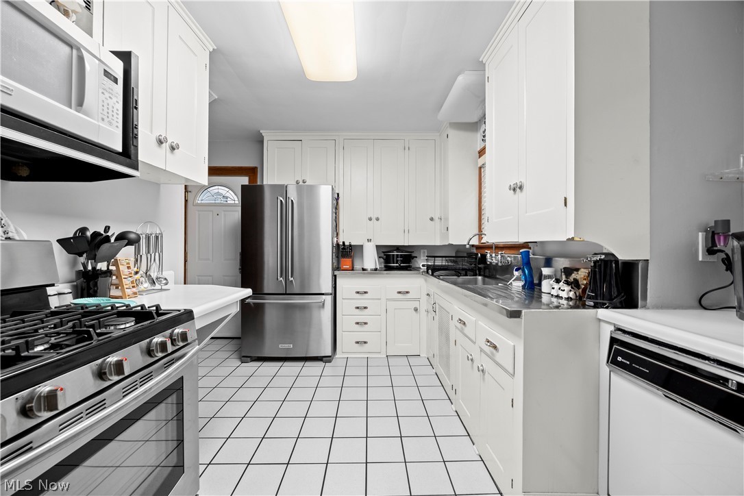 3569 Warren Road Cleveland OH 44111
