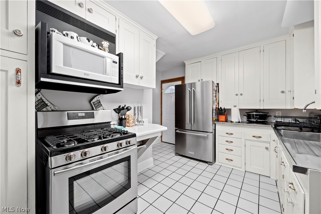 3569 Warren Road Cleveland OH 44111