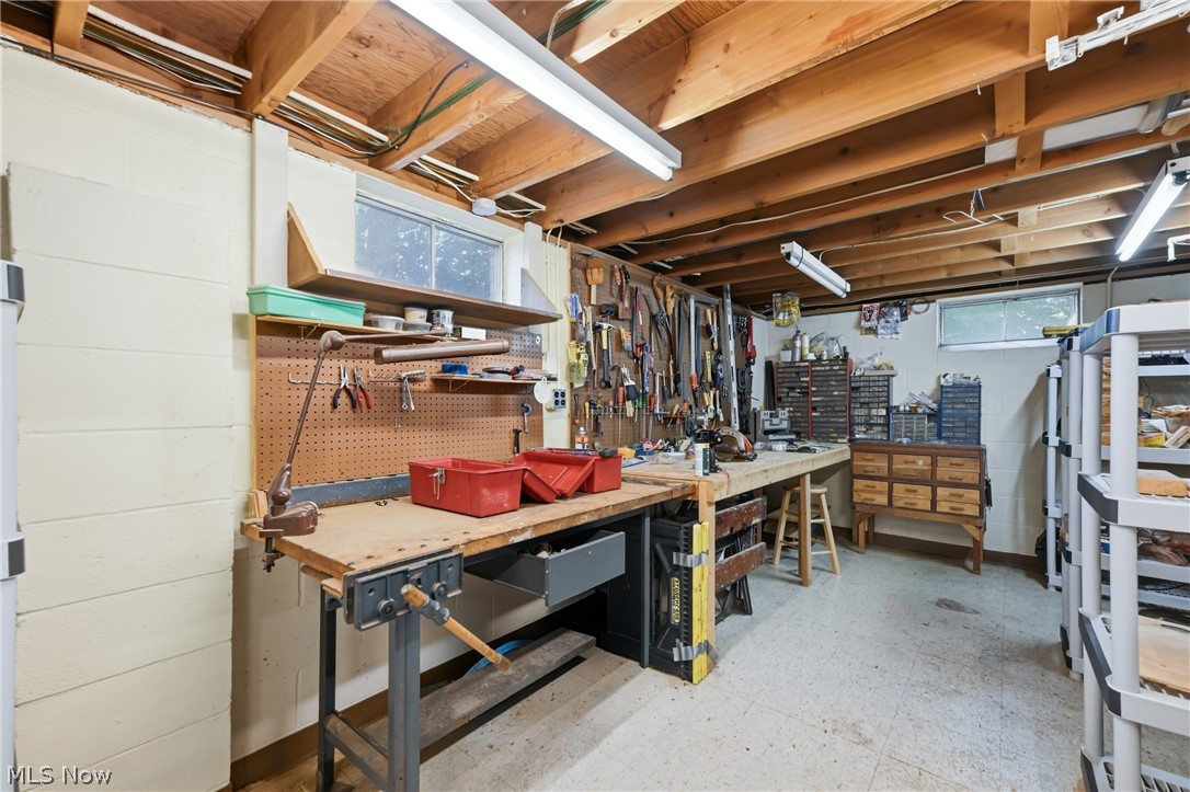 7207 Lee Road NE Brookfield OH 44403