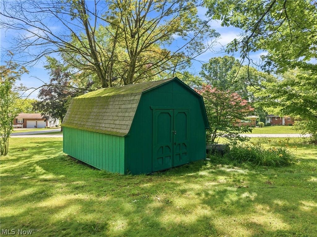 7207 Lee Road NE Brookfield OH 44403