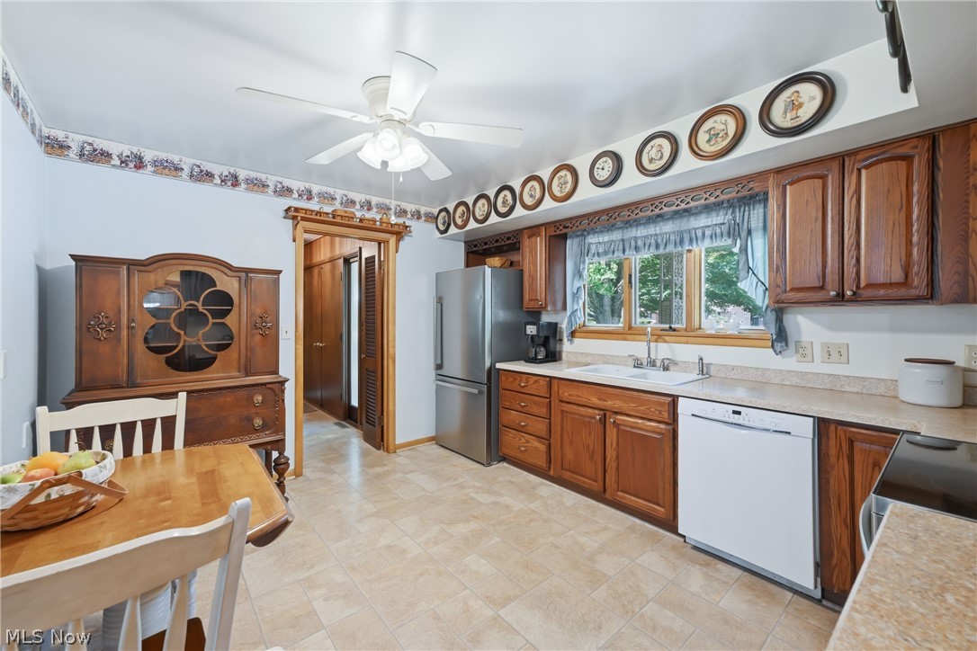 7207 Lee Road NE Brookfield OH 44403