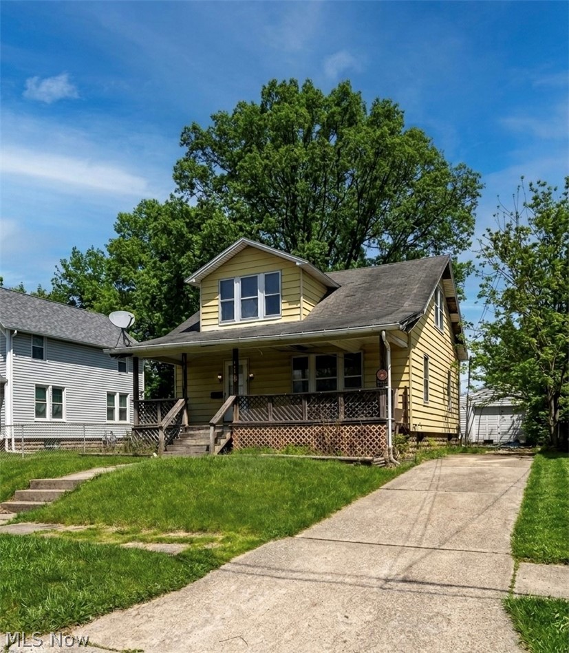 1570 Bonnie Brae Avenue NE Warren OH 44483