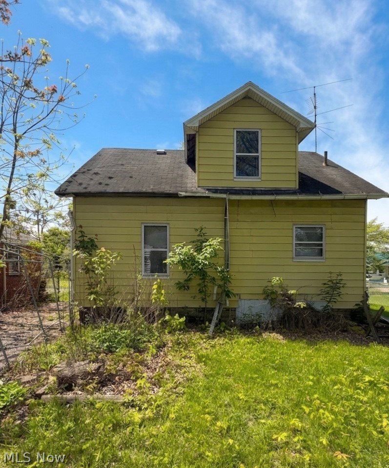 1570 Bonnie Brae Avenue NE Warren OH 44483