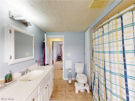 5162 Oakmont Drive Lyndhurst OH 44124