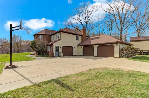 34 Iroquois Trail Malvern OH 44644