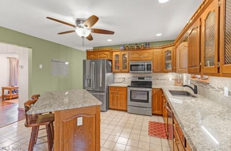 34 Iroquois Trail Malvern OH 44644