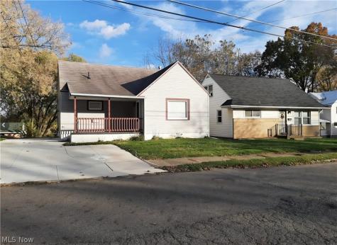 1810 Saint Elmo Avenue NE Canton OH 44705