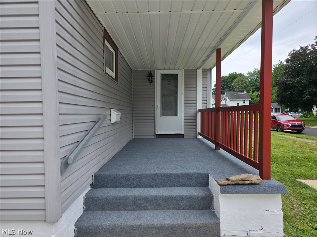 1810 Saint Elmo Avenue NE Canton OH 44705