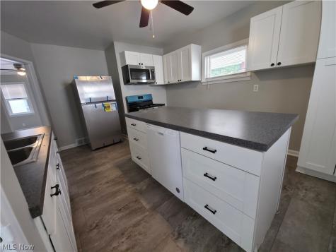 1810 Saint Elmo Avenue NE Canton OH 44705