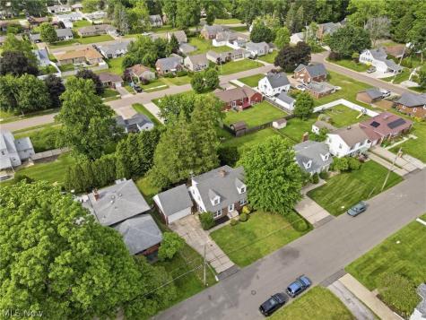 683 E Ford Avenue Barberton OH 44203