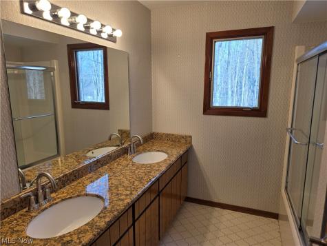 5009 Lansdowne Drive Solon OH 44139