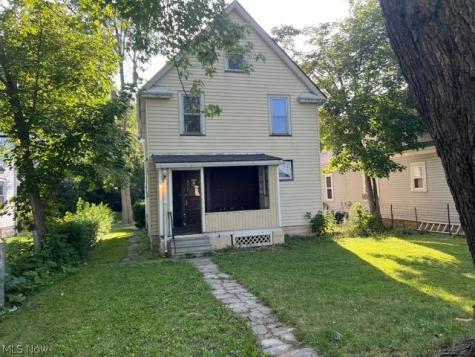 2407 Livingston Avenue Lorain OH 44052