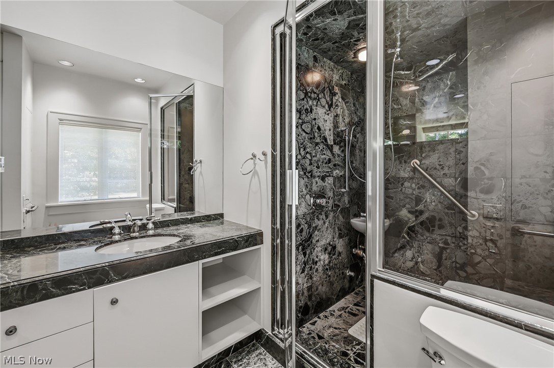 8830 Stone Ridge Drive SE Warren OH 44484