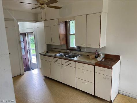 3487 W 63rd Street Cleveland OH 44102