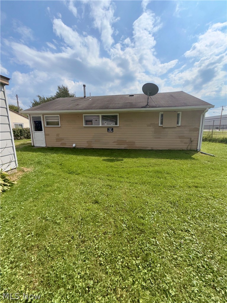 1884 Victoria Street SW Warren OH 44485