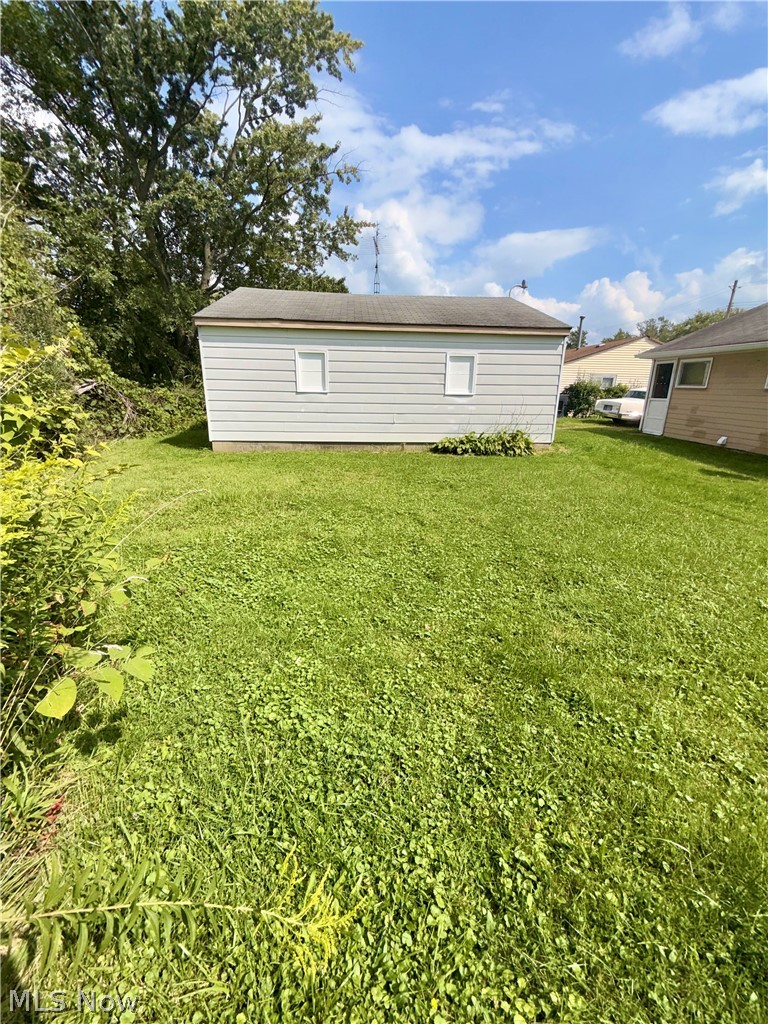 1884 Victoria Street SW Warren OH 44485