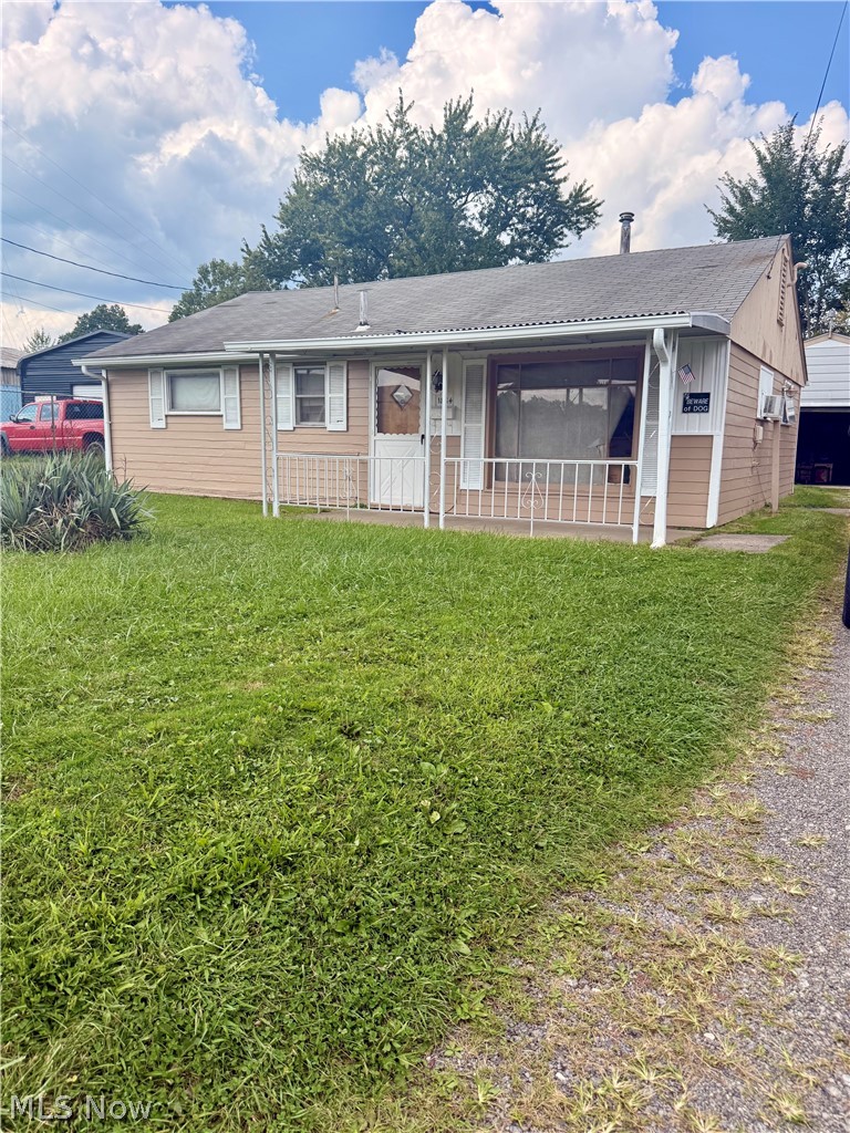 1884 Victoria Street SW Warren OH 44485