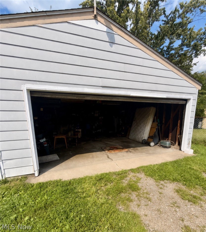 1884 Victoria Street SW Warren OH 44485