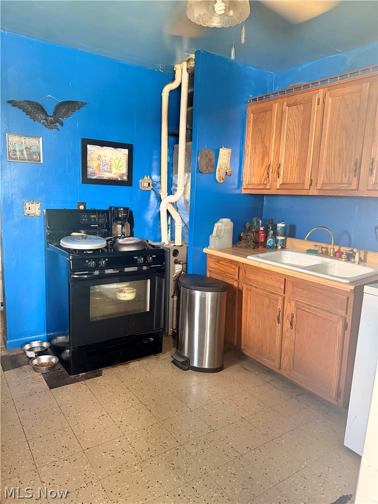1884 Victoria Street SW Warren OH 44485