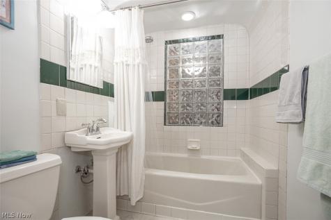 5105 W 6th Street Brooklyn Heights OH 44131