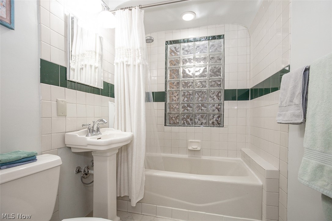5105 W 6th Street Brooklyn Heights OH 44131