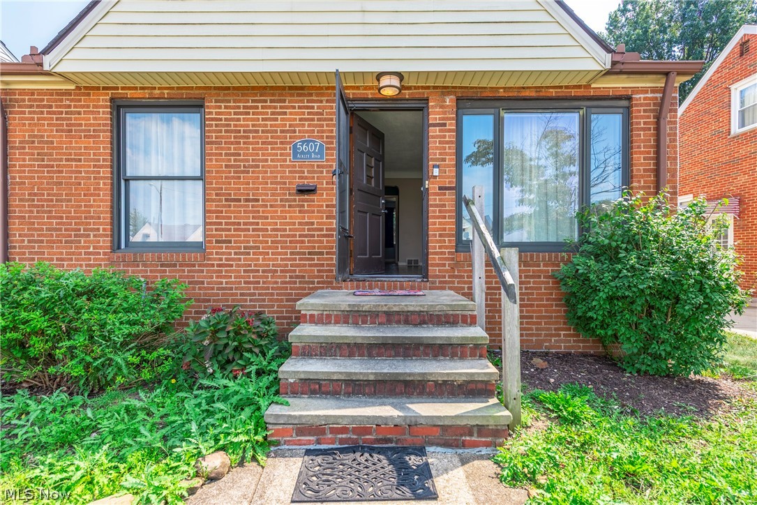 5607 Ackley Road Parma OH 44129