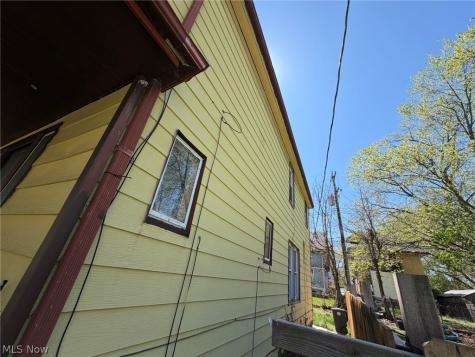 9902 Yale Avenue Cleveland OH 44108