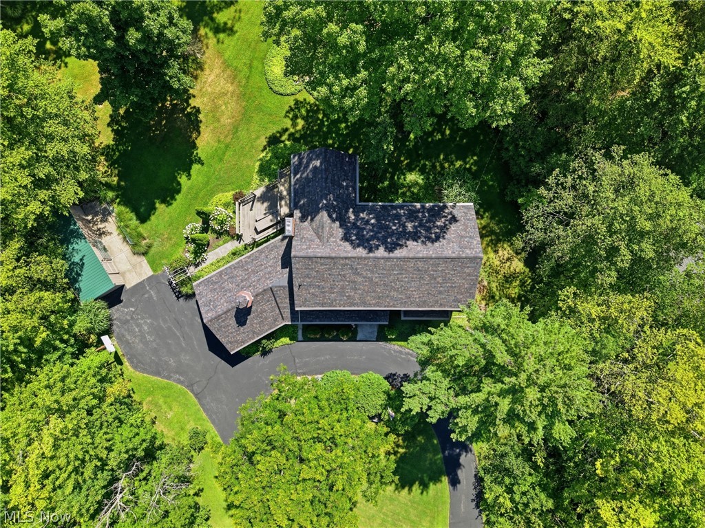 17953 Lost Trail Chagrin Falls OH 44023