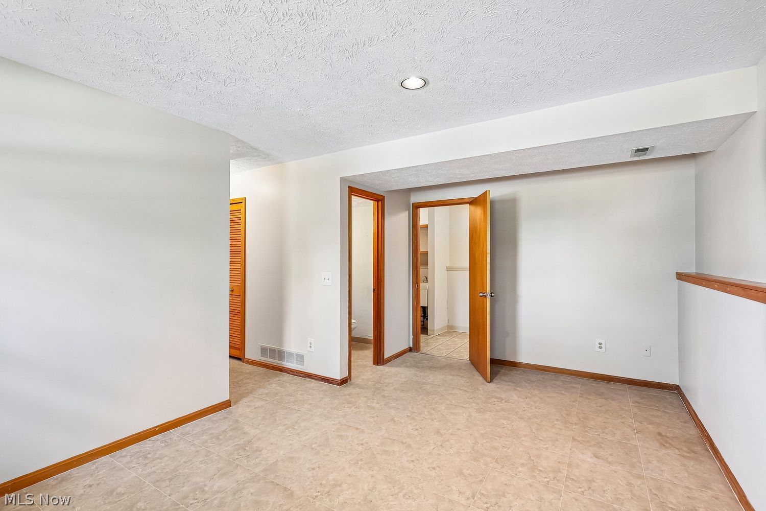 1789 E 232nd Street Euclid OH 44117