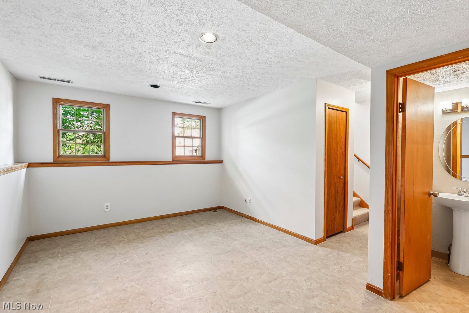 1789 E 232nd Street Euclid OH 44117