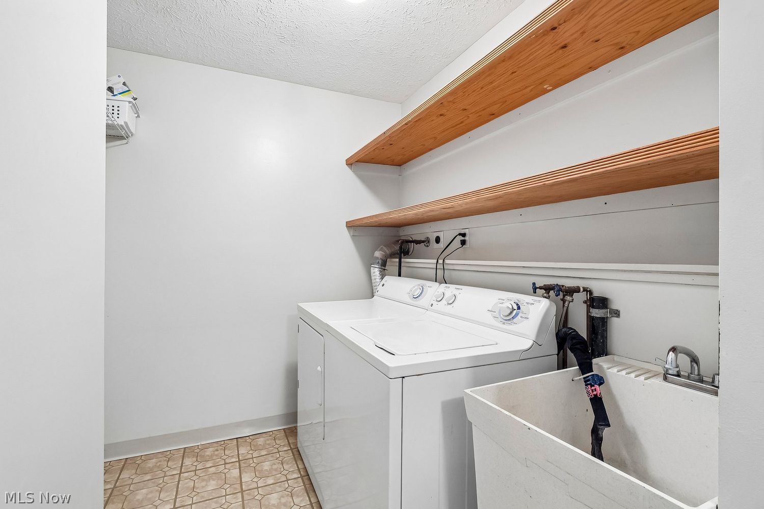 1789 E 232nd Street Euclid OH 44117