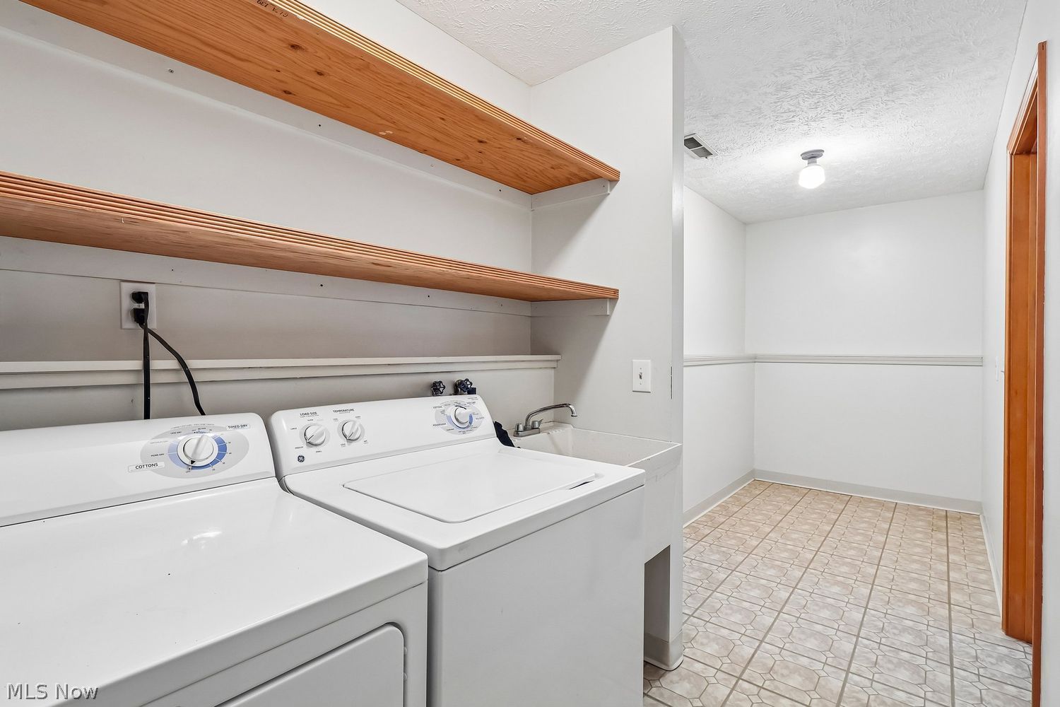 1789 E 232nd Street Euclid OH 44117