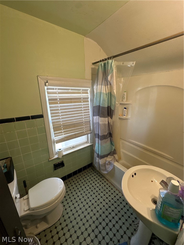 20711 E Ridgewood Avenue Warrensville Heights OH 44122