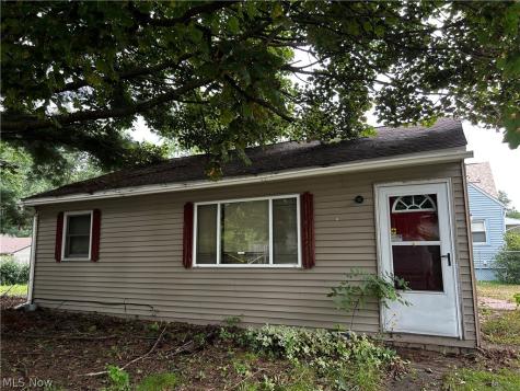 1915 Flint Avenue Akron OH 44305