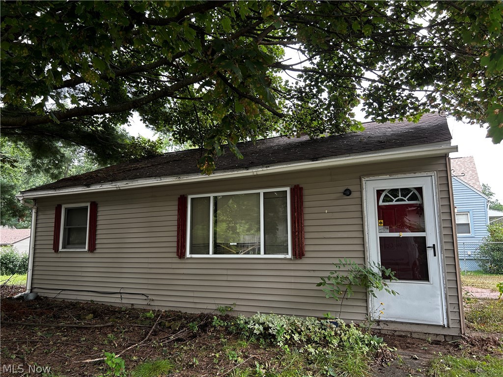 1915 Flint Avenue Akron OH 44305