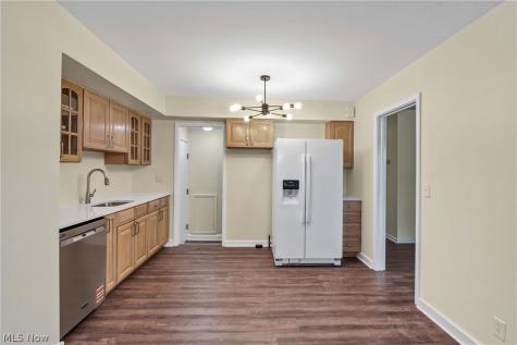 4267 Bentley Drive North Olmsted OH 44070