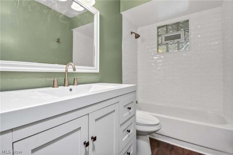4267 Bentley Drive North Olmsted OH 44070