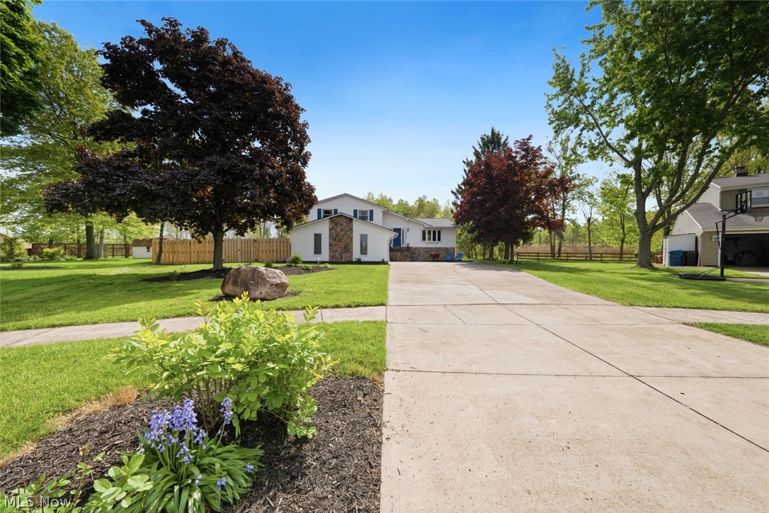 5565 Pin Oak Circle Sheffield Village OH 44054