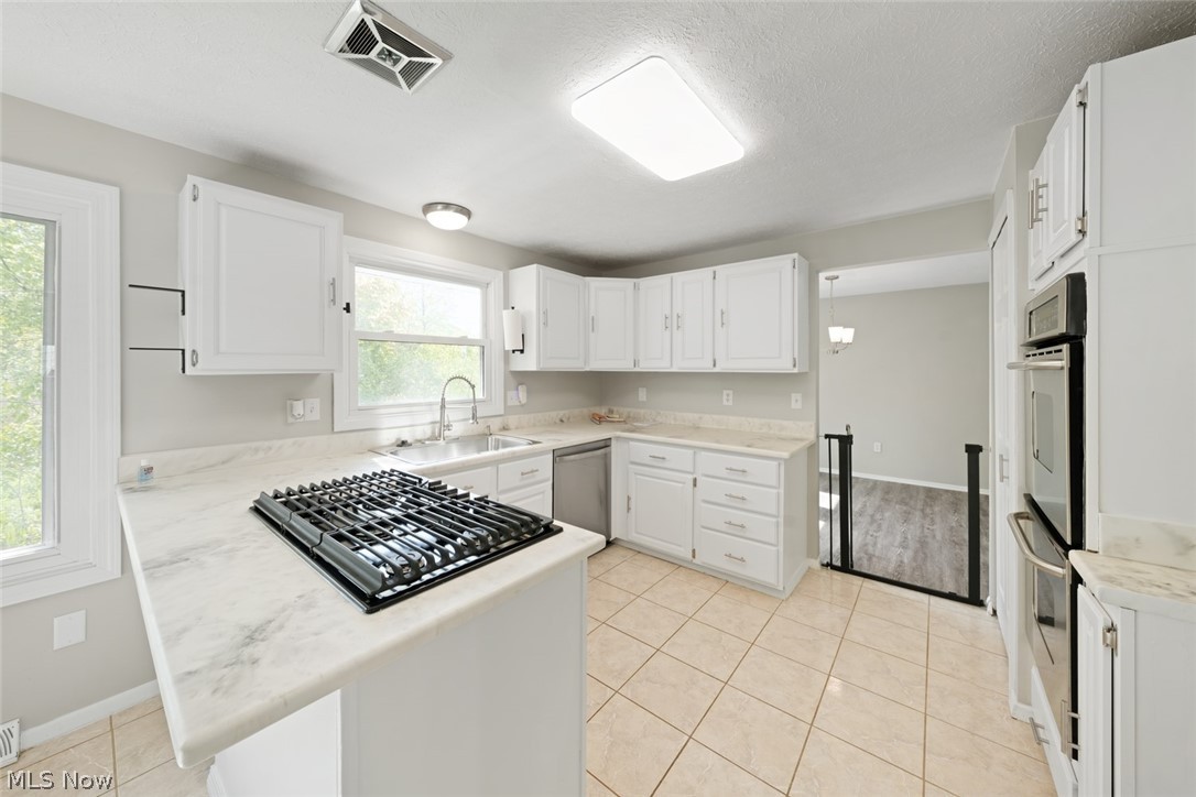 5565 Pin Oak Circle Sheffield Village OH 44054