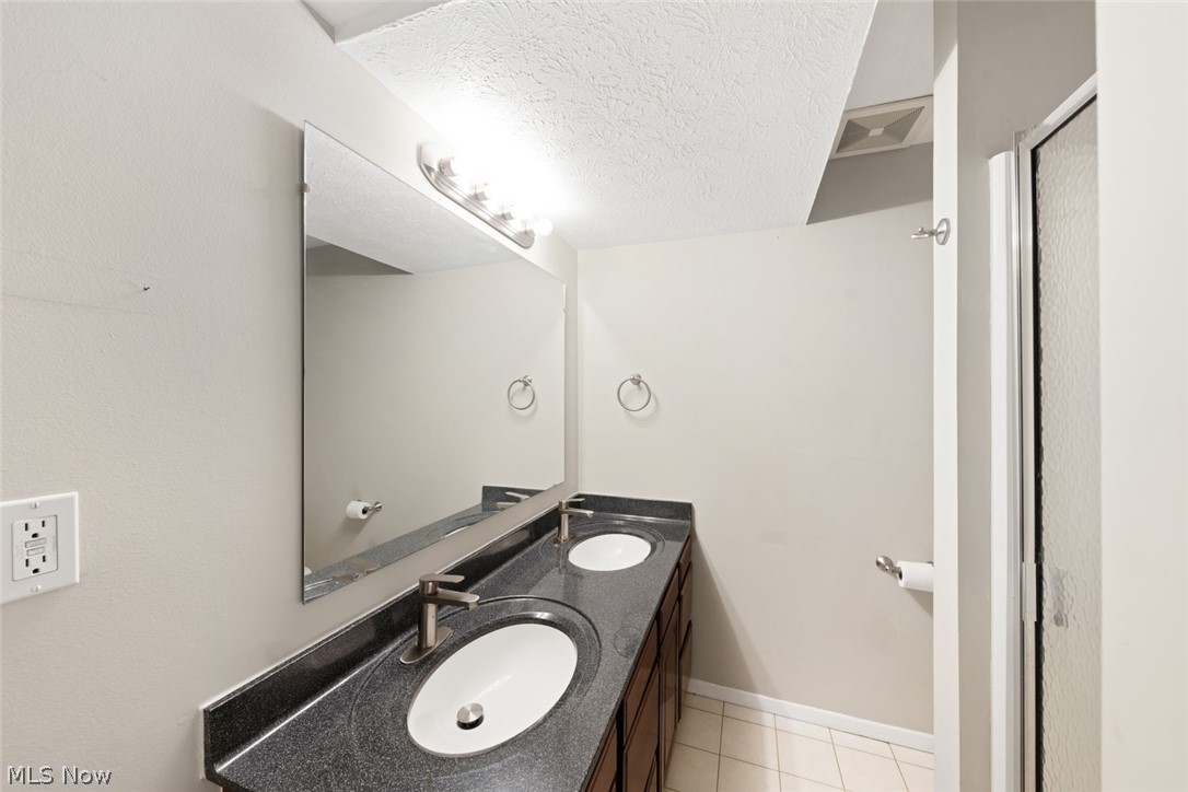 5565 Pin Oak Circle Sheffield Village OH 44054