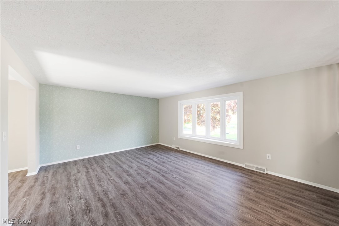 5565 Pin Oak Circle Sheffield Village OH 44054