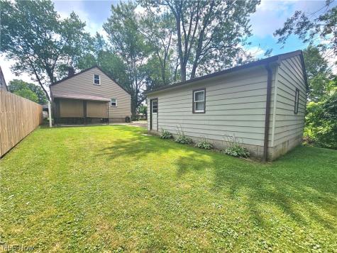 2231 N Glenwood Avenue Niles OH 44446