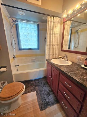 2231 N Glenwood Avenue Niles OH 44446